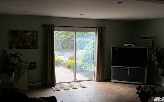 4th image of 82 Strathmore Village Dr