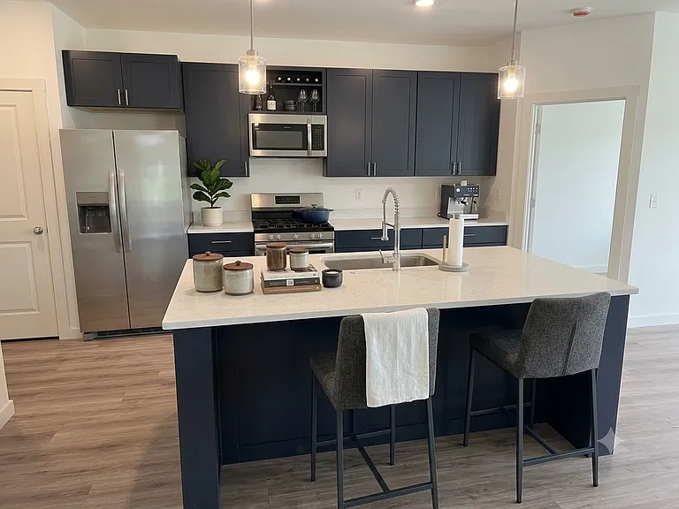 15059 Poberezny Ct — Photo 3