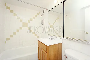 Rented by R New York