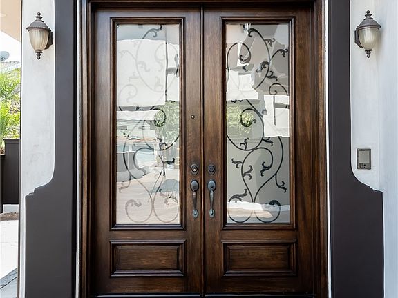 3rd image of 2104 Warfield Ave #B
