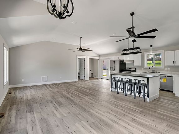 4th image of 120 E Boiling Springs Rd