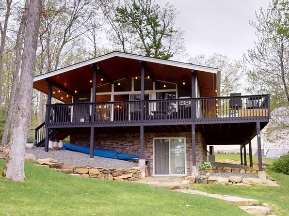 144 W Shore Dr, Milford, PA 18337