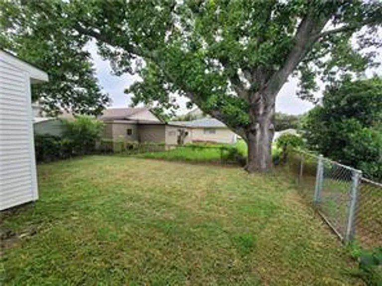 608-04 Houma Blvd — Photo 31