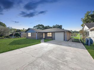 1122 Union Valley Dr, Pearland, TX 77581