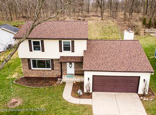 210 Williamsburg Rd, Lansing, MI 48917