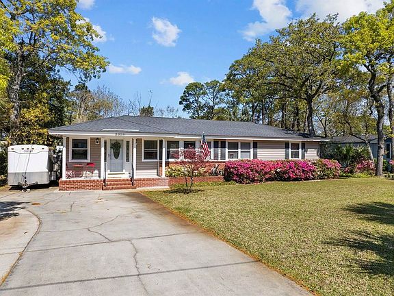 4th image of 3919 Camellia Dr