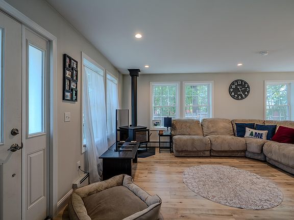 5th image of 210 Fern Street