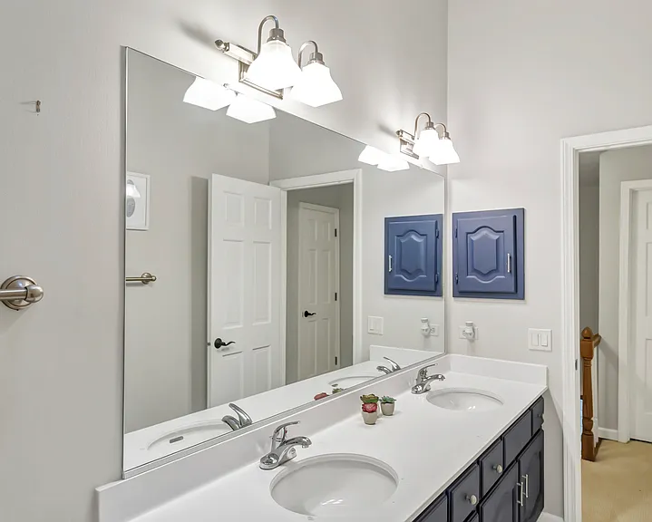 985 Chapel Ct N — Photo 34