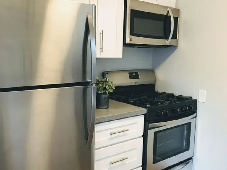 The Metro Apartments — Photo 1