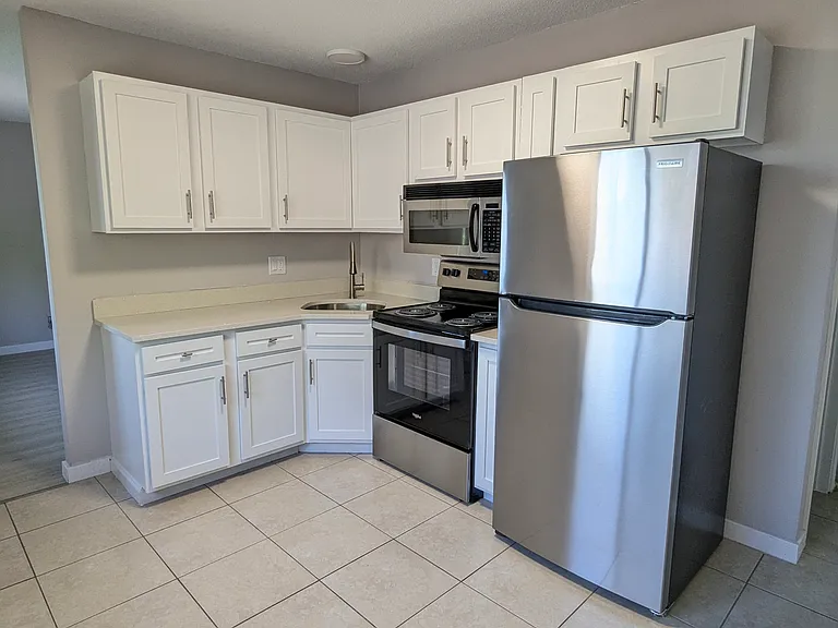 86 Sherman Ave #3 — Photo 1