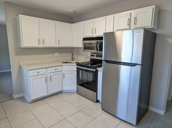 86 Sherman Ave APT 3, Waterbury, CT 06704