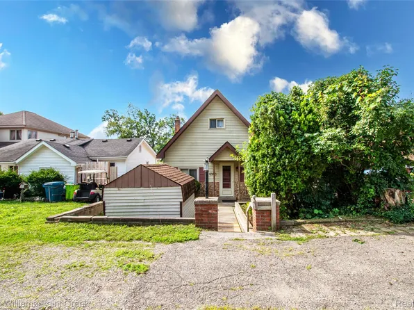 6903 Dandison Blvd, West Bloomfield, MI 48324