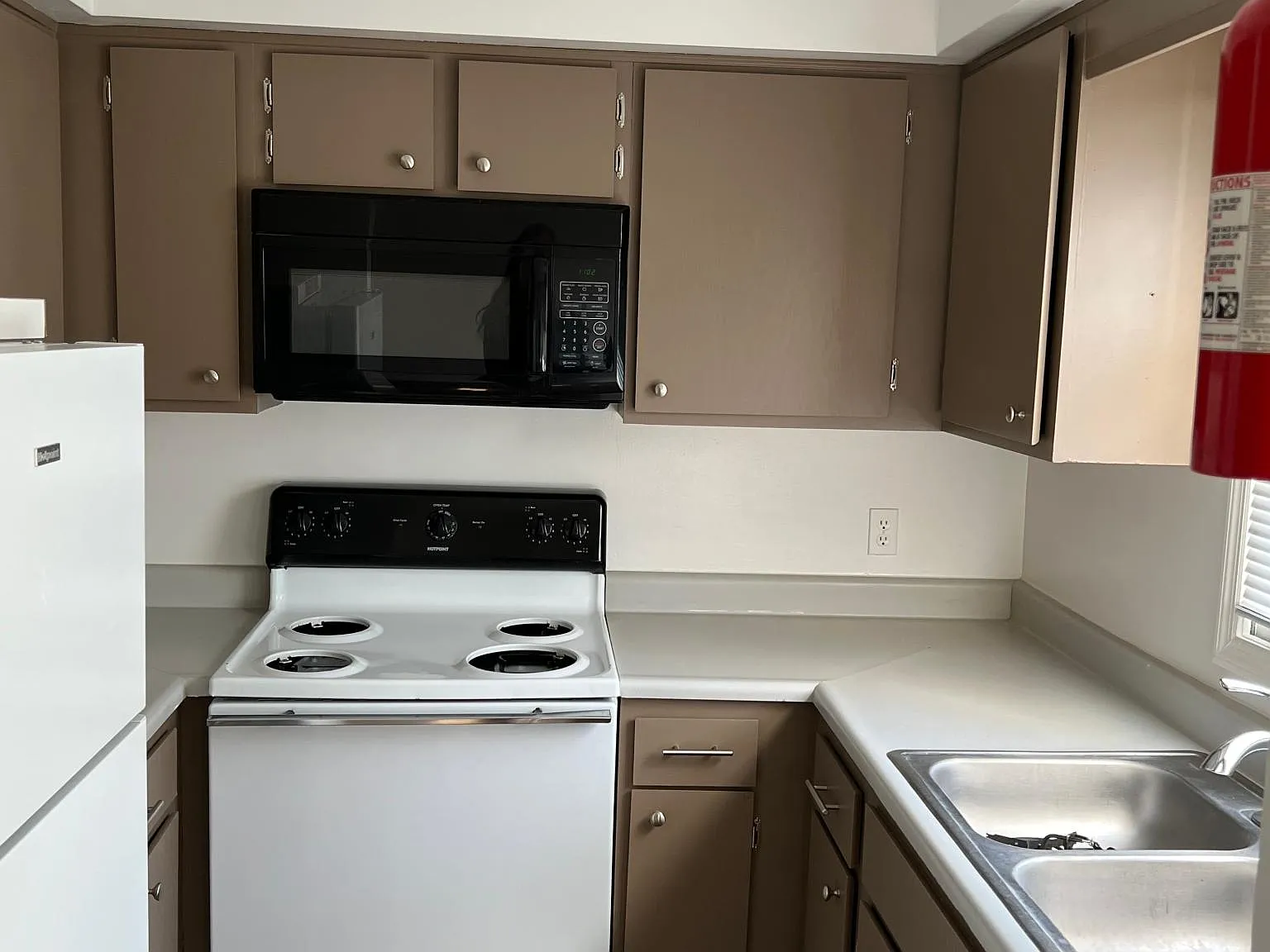 3 bed, 1100 sqft, $1,800 — Photo 3