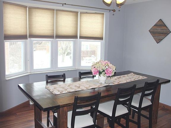 2nd image of 104 Woodstone Ln