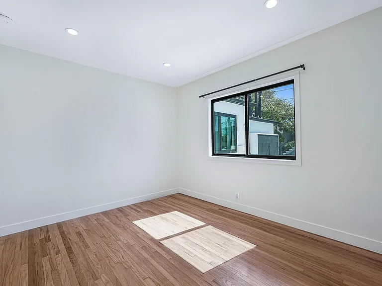 656 Ozone St — Photo 11