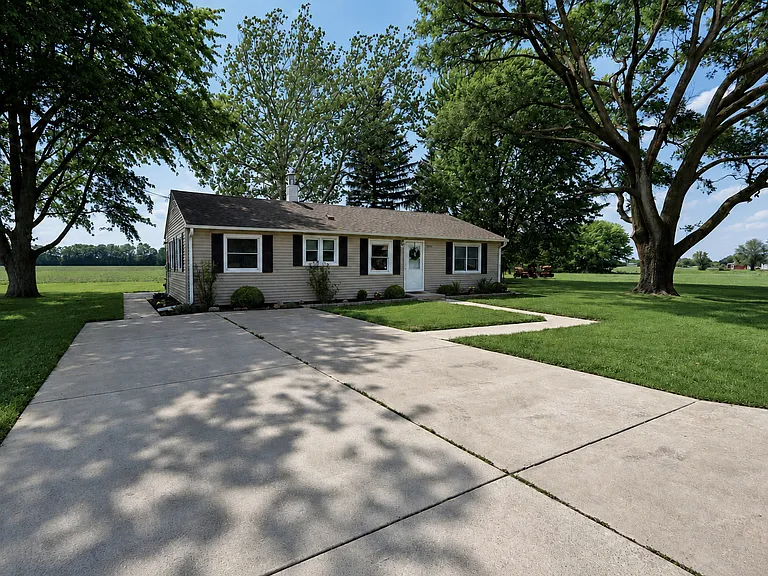 2757 School Dr — Photo 2