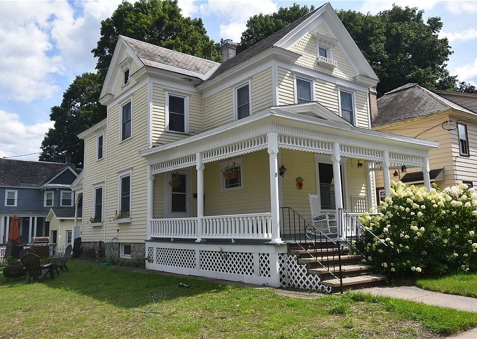 1st image of 8 N Oak St