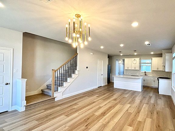 5th image of 402 Sunset Ln