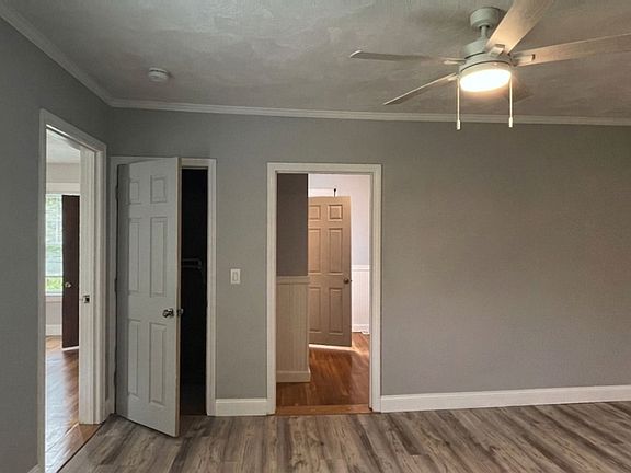 3rd image of 134 Peck St Floor 1