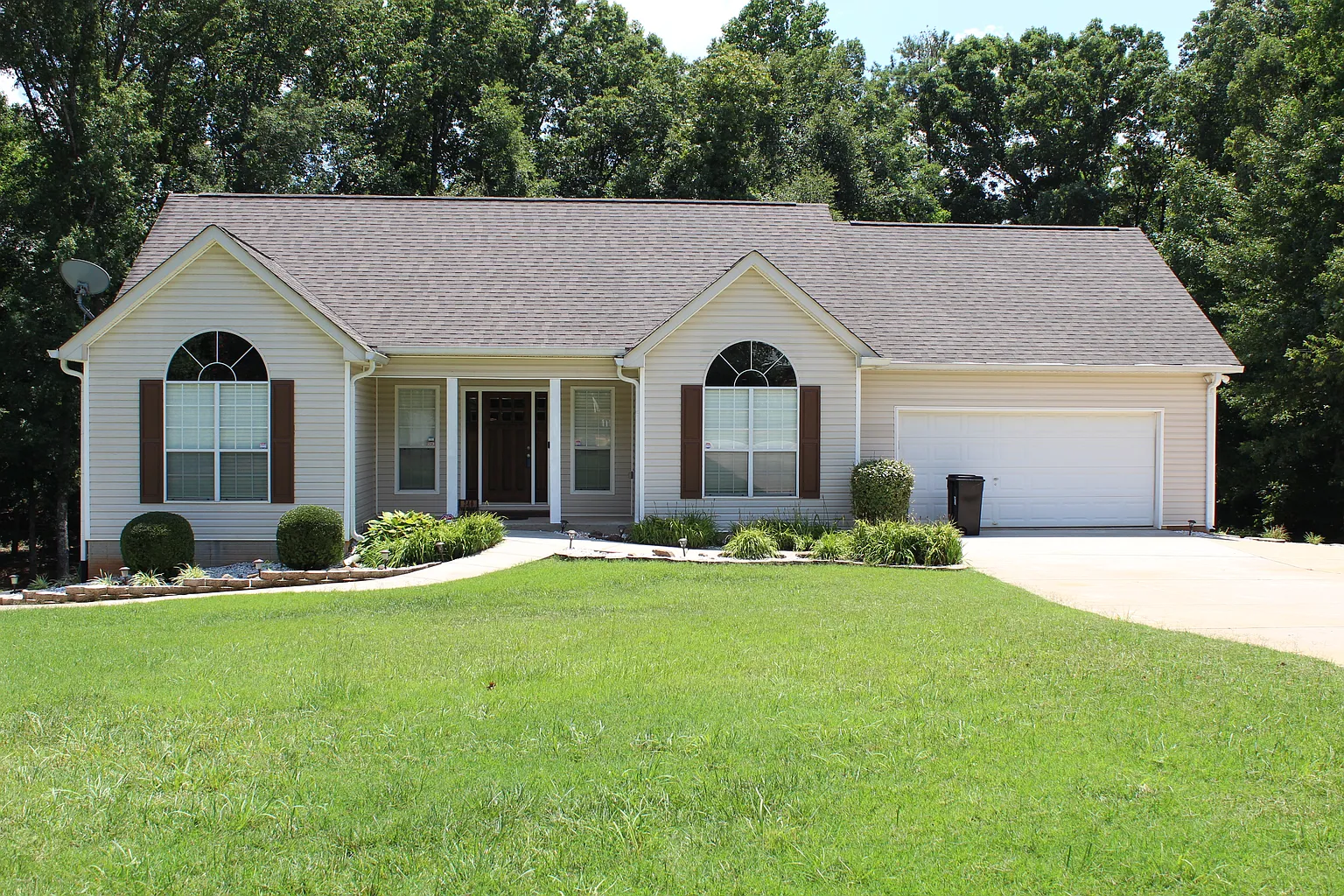 340 Patrick Cir photo 1
