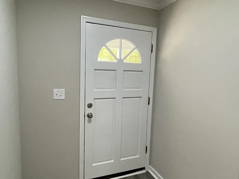 120 Springfield Ln — Photo 4