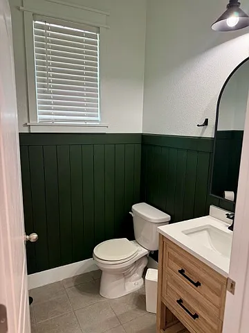 Recently renovated half bath - 2934 Gipper Cir