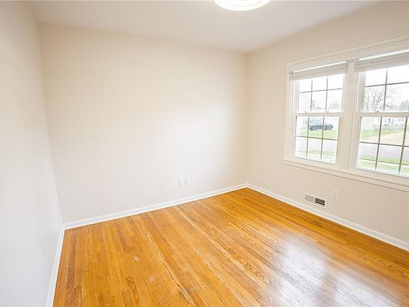 5th image of 10241 Woodson Dr