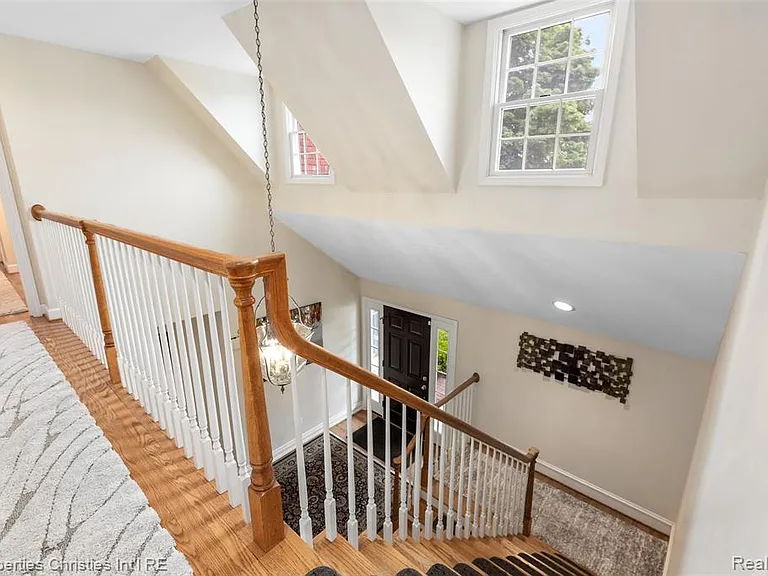 1688 Northlawn Blvd — Photo 2