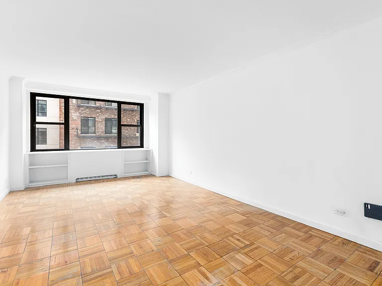 320 E 23rd St #3K — Photo 8