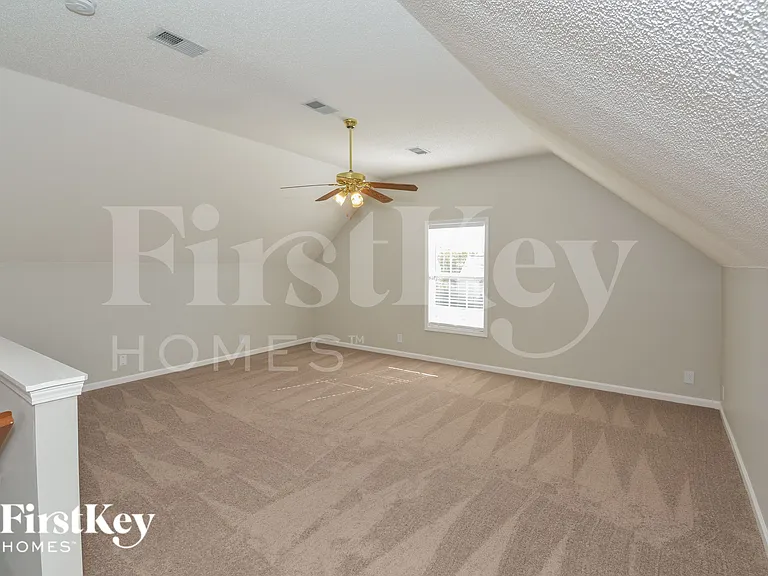 3890 Mackenzie Dr — Photo 5