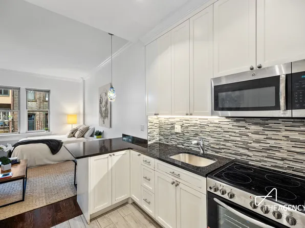 305 East 83rd Street image 3 of 10