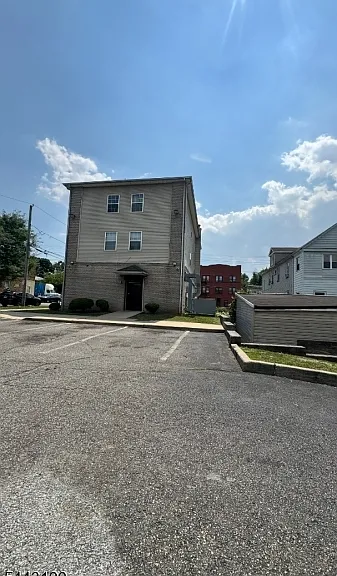 1427 S Wood Ave #4 — Photo 9