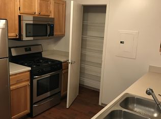 2431 N Samson Way APT 3B, Waukegan, IL