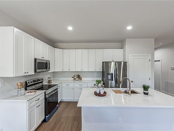 5th image of 671 Topeka CT