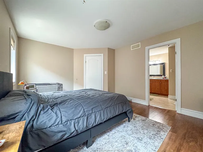 4583 Helsinki Cres — Photo 16