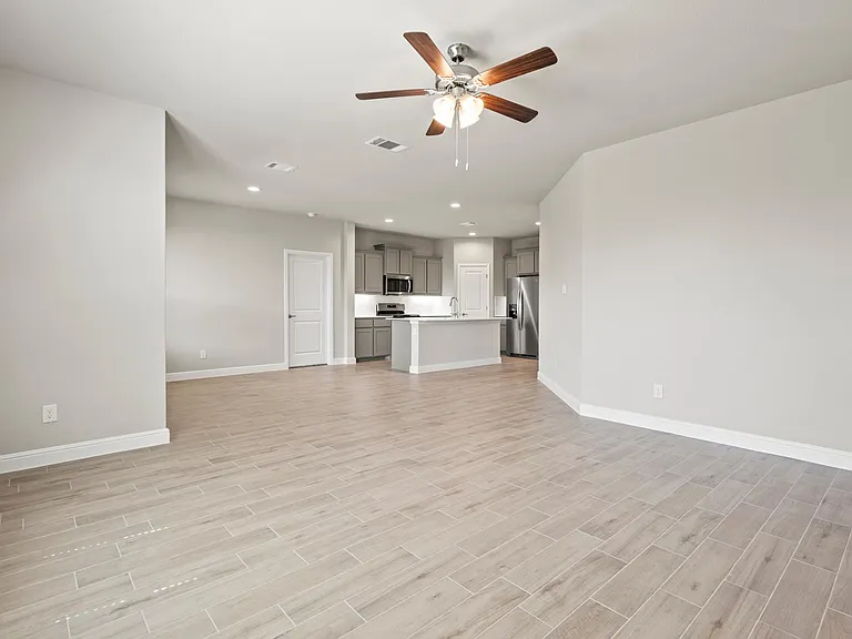 225 Roundstone Rd — Photo 3