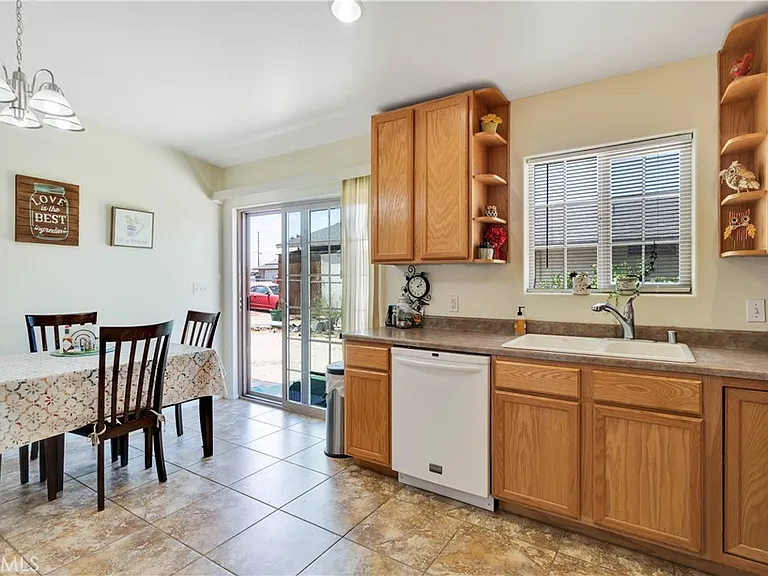 6627 Smoketree Ave — Photo 14