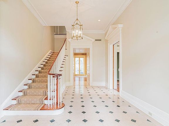 4th image of 2211 Prytania St