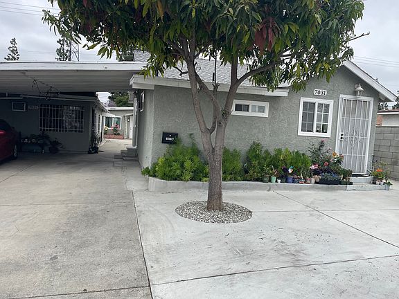 Carport with tandem parking for two cars