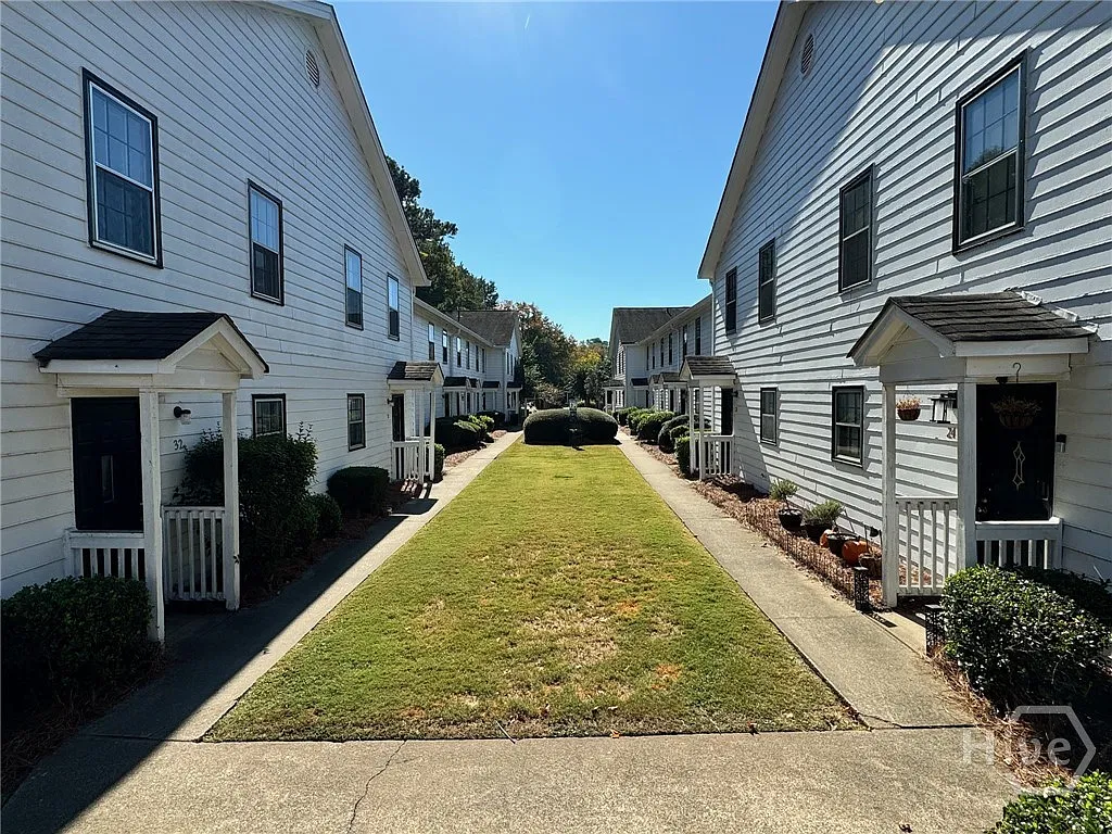 2 bed, 2.5 bath, 1178 sqft, $1,800 — Photo 3