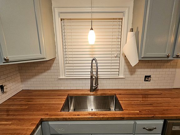 3rd image of 158 Ash St