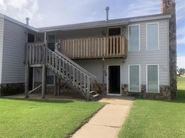 500 Curry Ln, Medicine Lodge, KS 67104