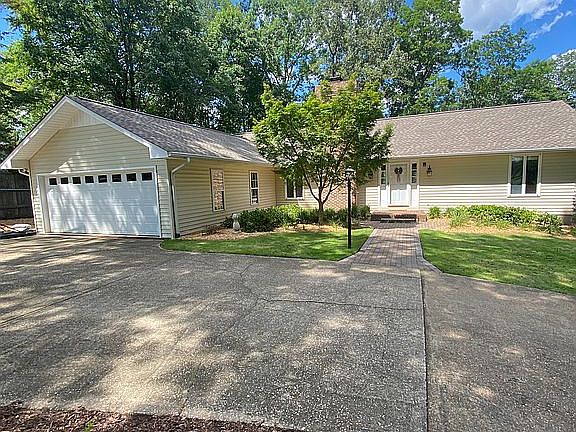 circular driveway