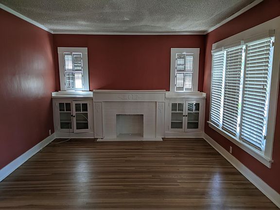 3rd image of 7716 Lexington Ave
