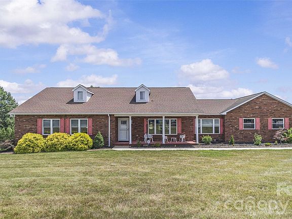 2nd image of 107 Twin Lakes Dr