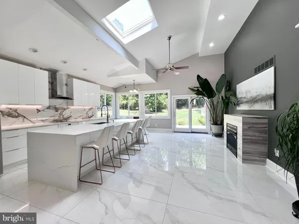 3332 Philmont Ave, Huntingdon Valley, PA 19006