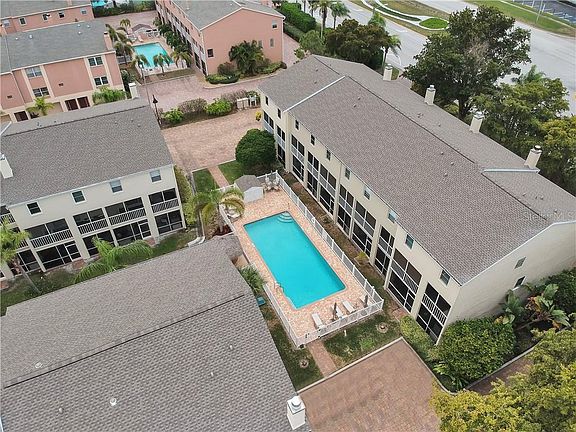 2nd image of 1109 Pinellas Bayway S APT 305