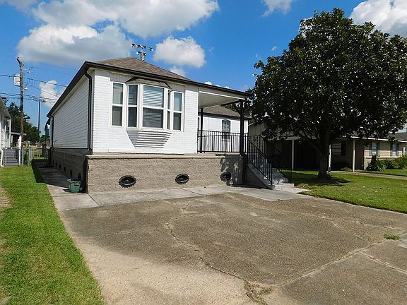 3rd image of 1425 Farrington Dr