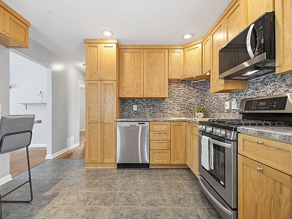 3rd image of 1648 Lois Dr
