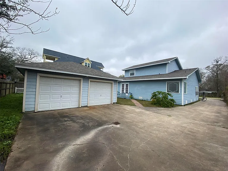 911 Hawthorne Rd — Photo 3